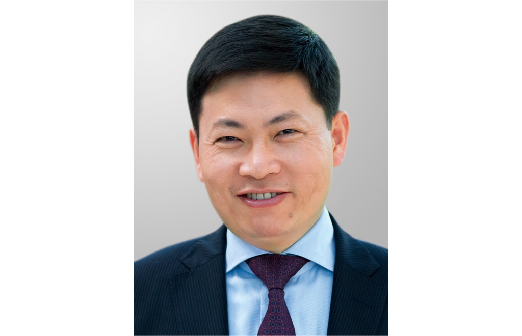 余承东兼任华为云与盘算负责人，手机业务不卖做大端云协同
