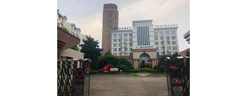 吉安贩子冈山年夜道143号市农刊行商住楼.诚恳出售。