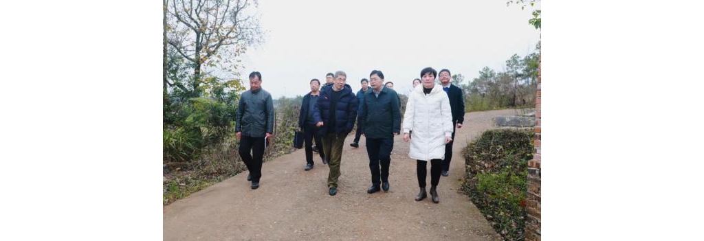 省投资团体有限公司党委书记、董事长揭小健到永新县访问慰劳脱贫户