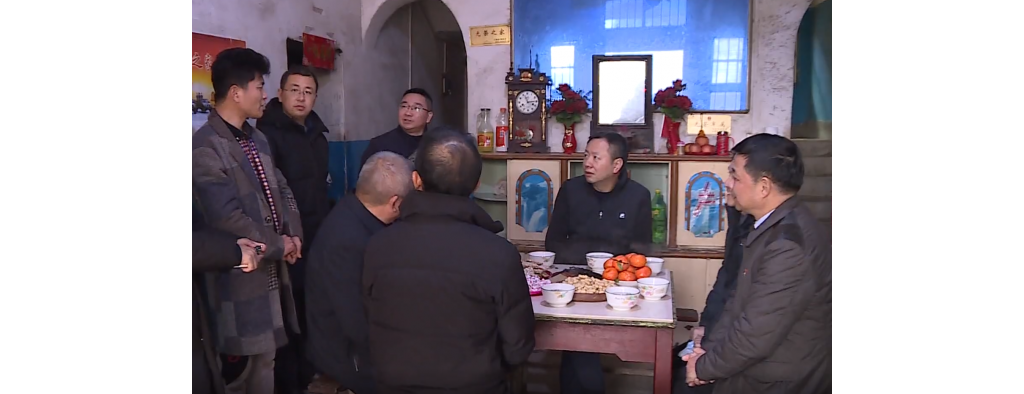 县委书记肖梓才开展春节抢?＿访慰劳运动