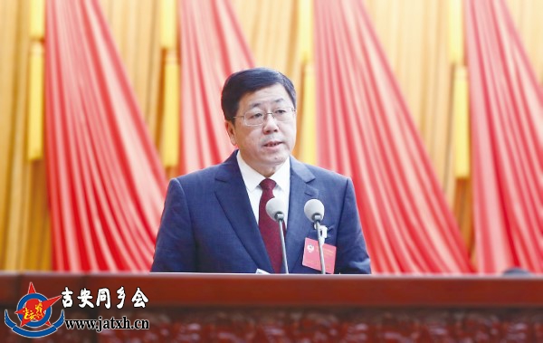 市政协主席刘兰芳作市政协常委会工作报告。