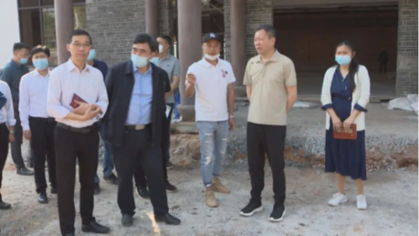县委书记肖梓才调研杨万里诗画小镇项目扶植情形