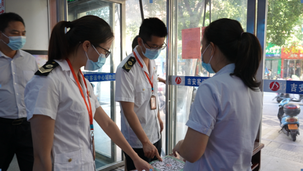 市卫监局开展中间城区重点公共场合国度双随机和疫情防控监视检讨工作