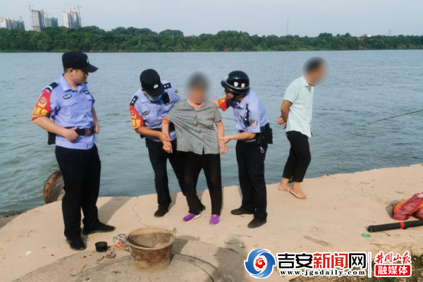 惊险！七旬白叟欲跳河轻生 ***飞驰救济